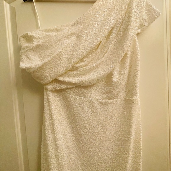 BADGLEY MISCHKA Sequin Asymmetric Drape Shoulder gown, Ivory, size 12 - Picture 4 of 7
